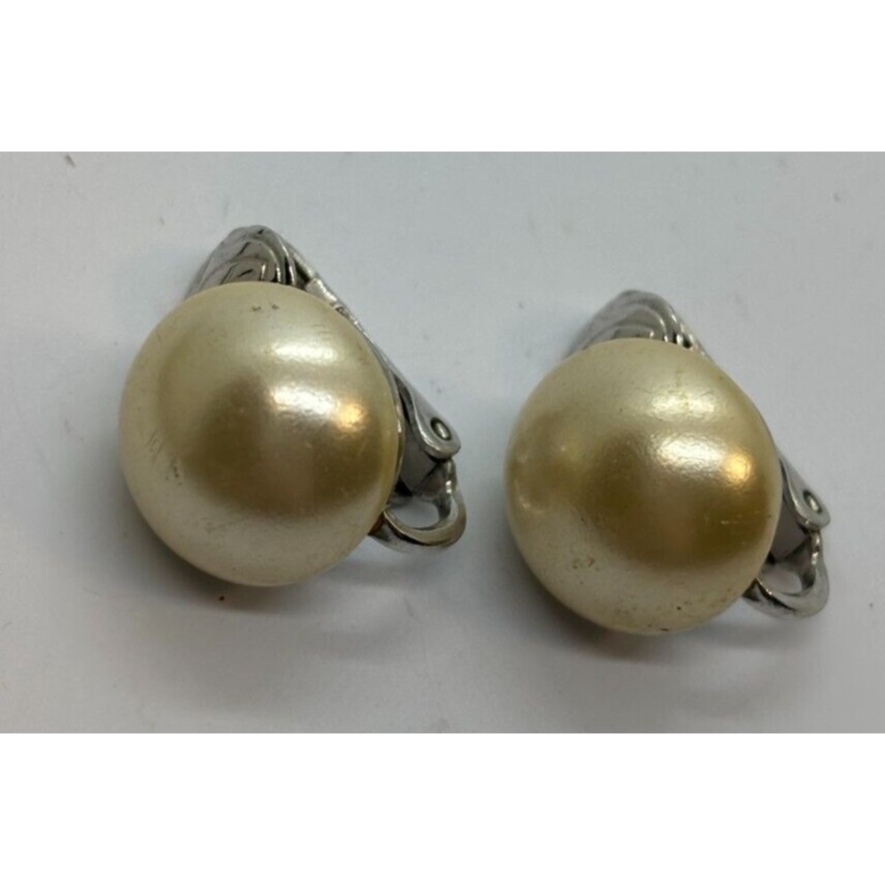 Vintage Sarah Coventry‎ Earrings in Silver Tone With Faux Pearl